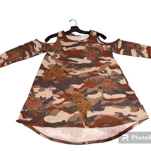 White Birch Open Shoulder Camo and Floral Long Sleeve Tunic